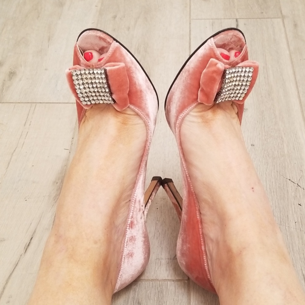 Pink Velvet Peep Jill Stuart Toe Pumos